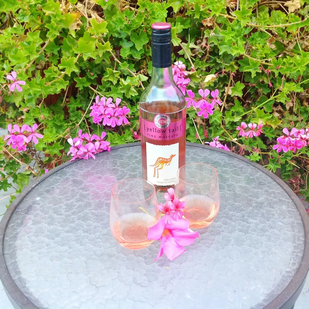 YELLOW TAIL - PINK MUSCATO (750 ml) - Image 3